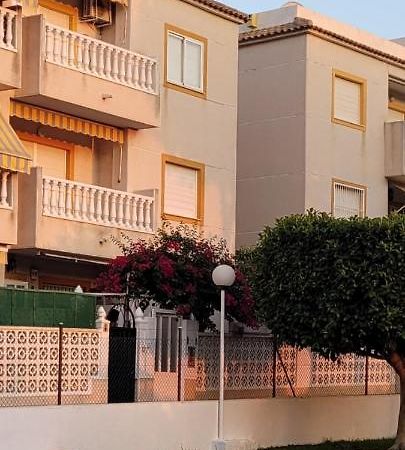 Apartamento Bajo Con Terraza Y Piscina Torrevieja Dış mekan fotoğraf