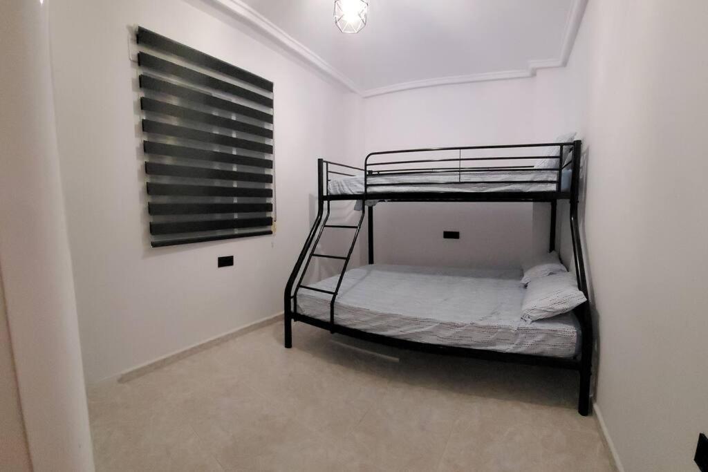 Apartamento Bajo Con Terraza Y Piscina Torrevieja Dış mekan fotoğraf