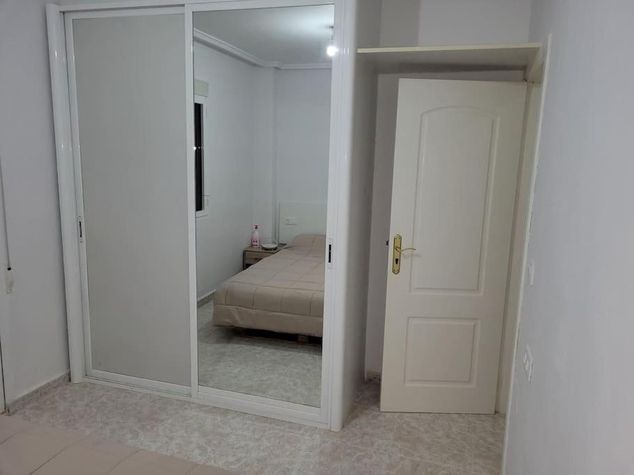 Apartamento Bajo Con Terraza Y Piscina Torrevieja Dış mekan fotoğraf