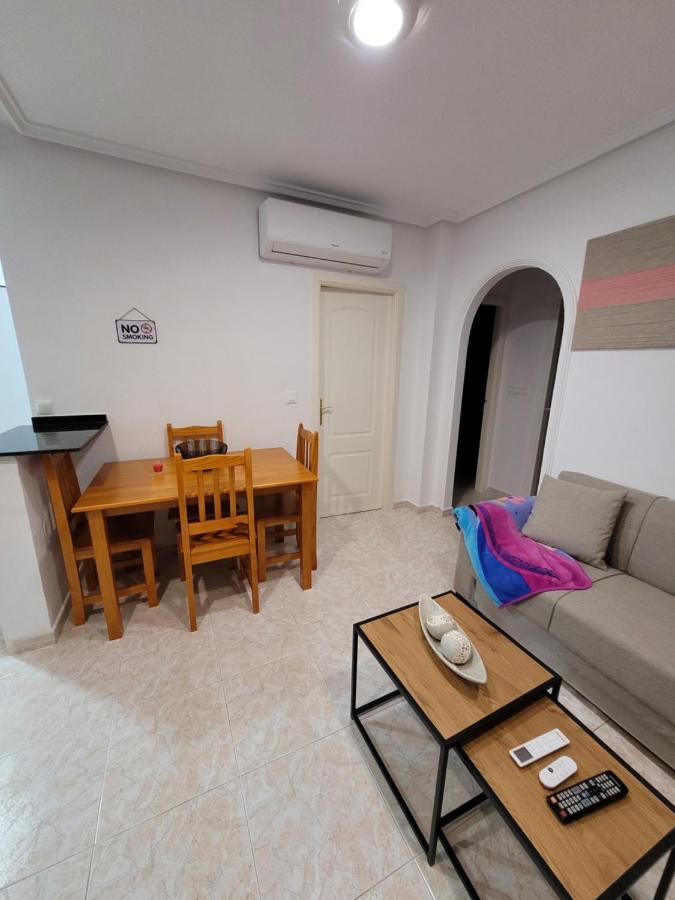 Apartamento Bajo Con Terraza Y Piscina Torrevieja Dış mekan fotoğraf