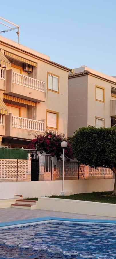 Apartamento Bajo Con Terraza Y Piscina Torrevieja Dış mekan fotoğraf