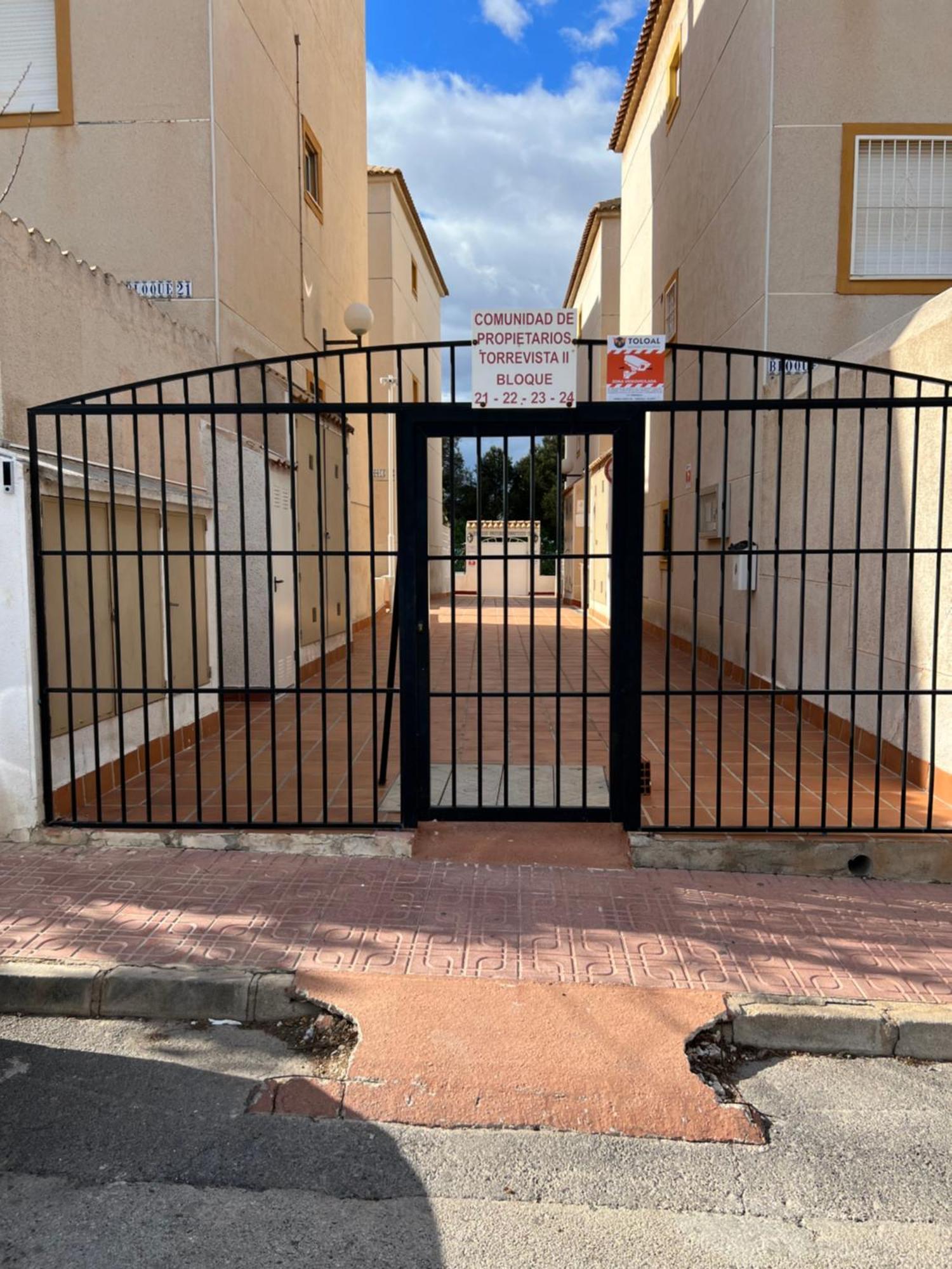Apartamento Bajo Con Terraza Y Piscina Torrevieja Dış mekan fotoğraf